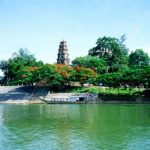 Nghỉ lễ 30/4-1/5 nên đi du lịch đâu ở miền Trung? rẻ, đẹp. Nên đi đâu, ăn gì ở miền Trung dịp lễ 30/4-1/5 đáng tiền.