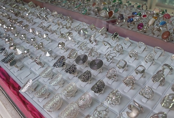 Du lịch Hà Nội nên mua quà gì? Đồ trang sức bạc