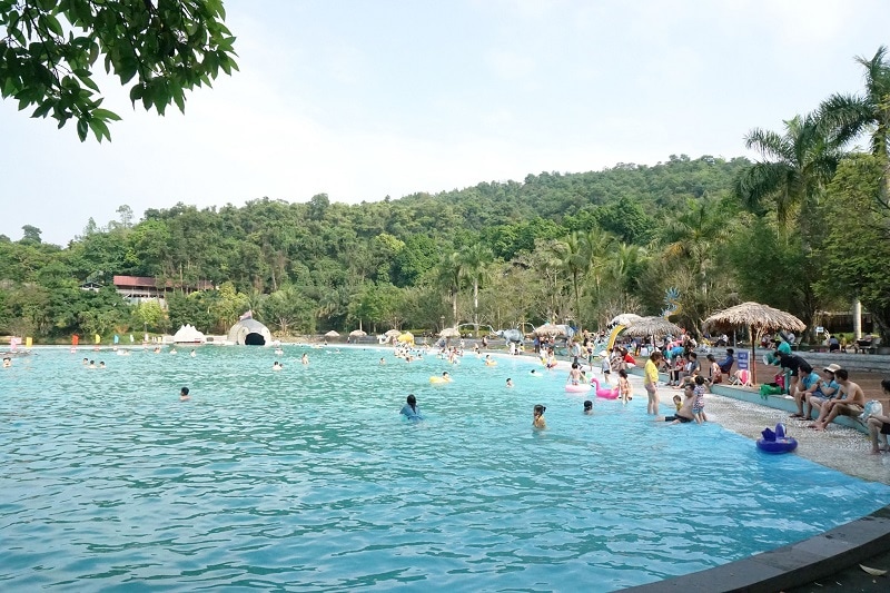 Kinh nghiệm đi Khoang Xanh Suối Tiên, hồ bơi tạo sóng