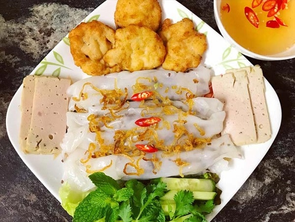 Món ăn ngon Quảng Ninh, bánh cuốn chả mực