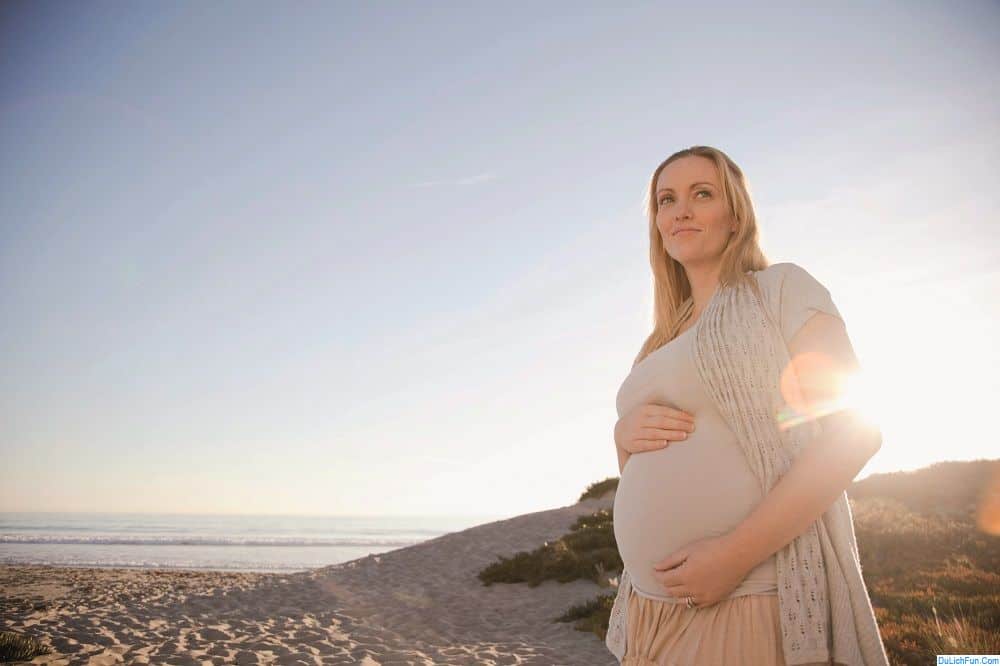 Phụ nữ mang thai không nên đi du lịch an phận ở nhà. Phụ nữ có bầu có được đi du lịch không? Lưu ý quan trọng bà bầu đi du lịch.