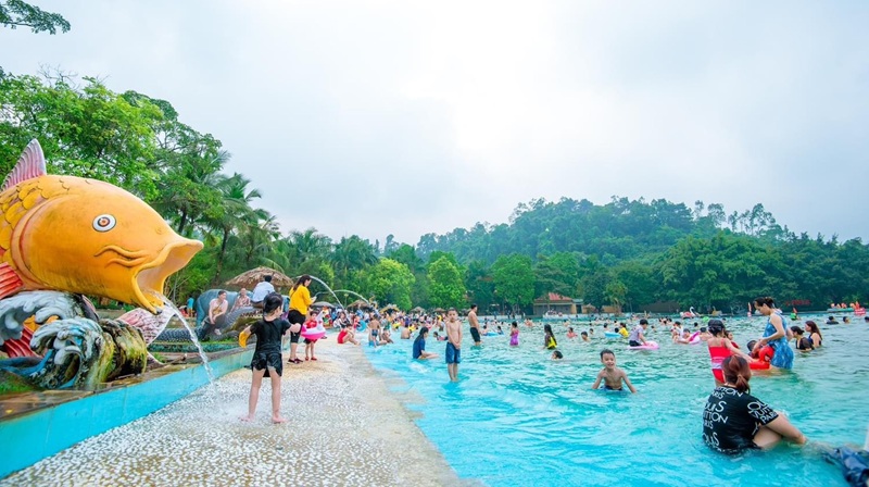 Các công viên nước nổi tiếng ở Hà Nội. Công viên nước ở khu du lịch Khoang Xanh Suối Tiên