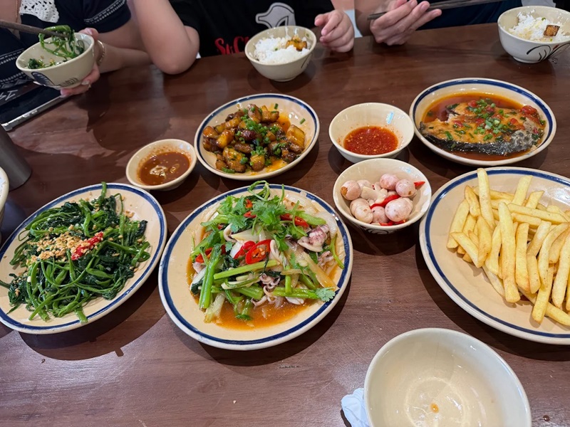 Quán ăn trưa ở Cửa Lò. Quán ăn trưa ngon rẻ ở Cửa Lò